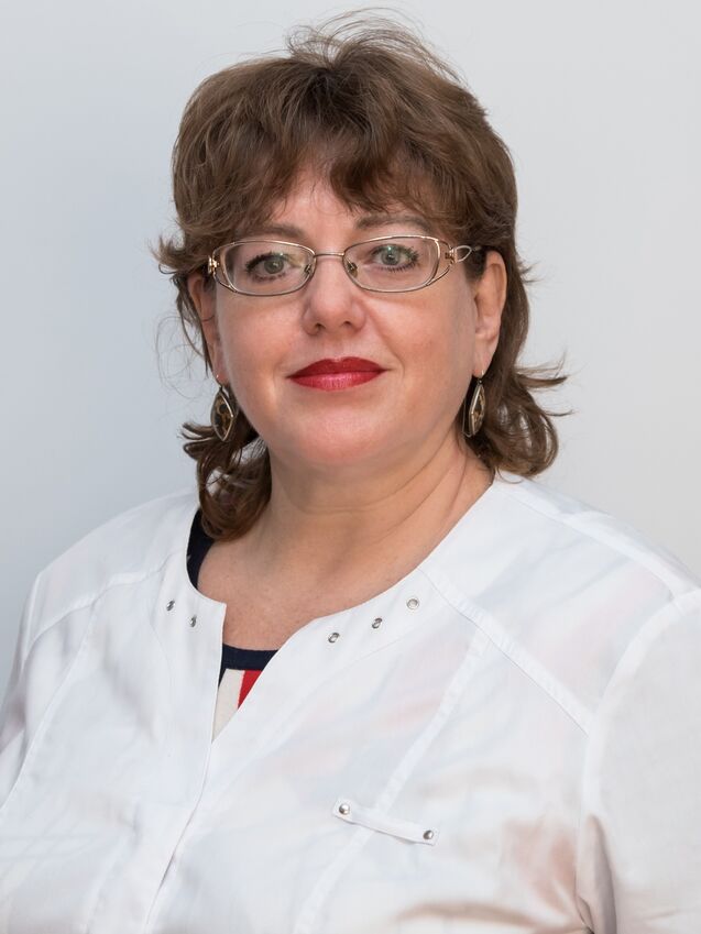 Doctor Orthopedist Lili Cserny