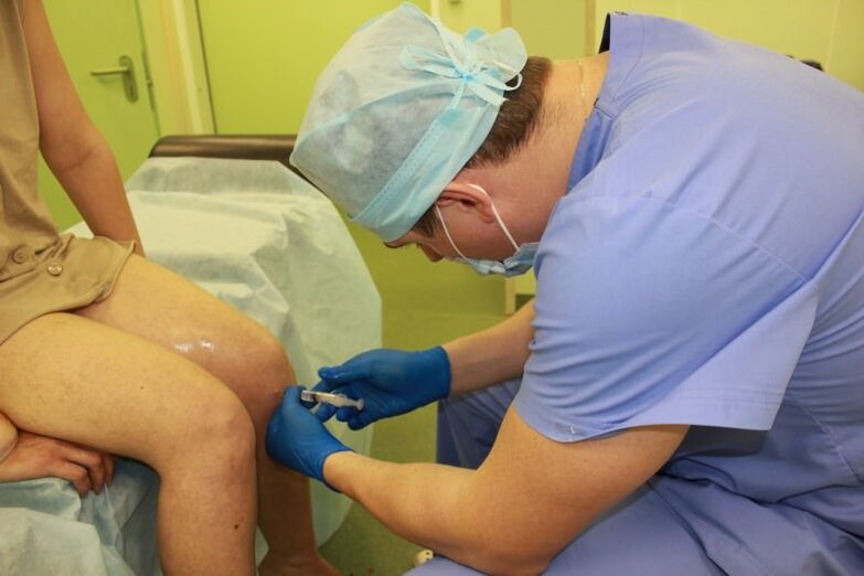 Intra-articular injections are a last resort in cases of very severe knee injuries. 